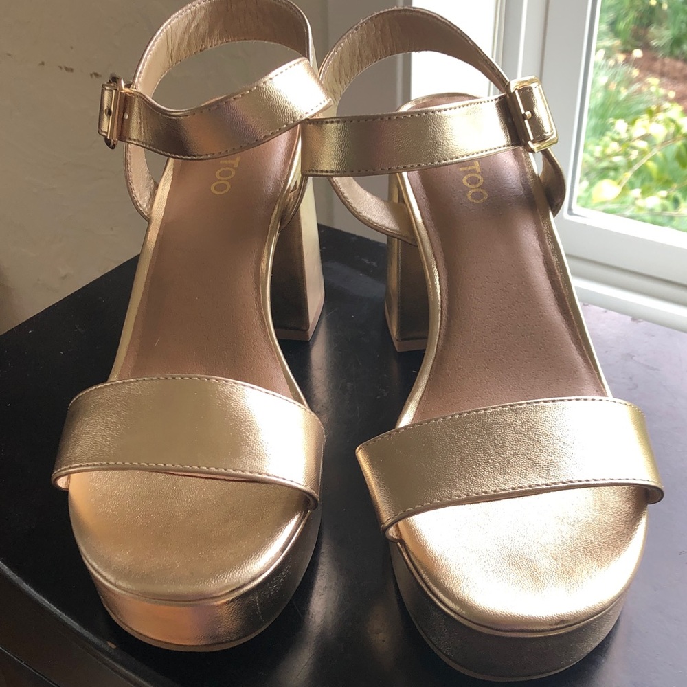 MiaToo gold Beebee platform block heel sandal size 10